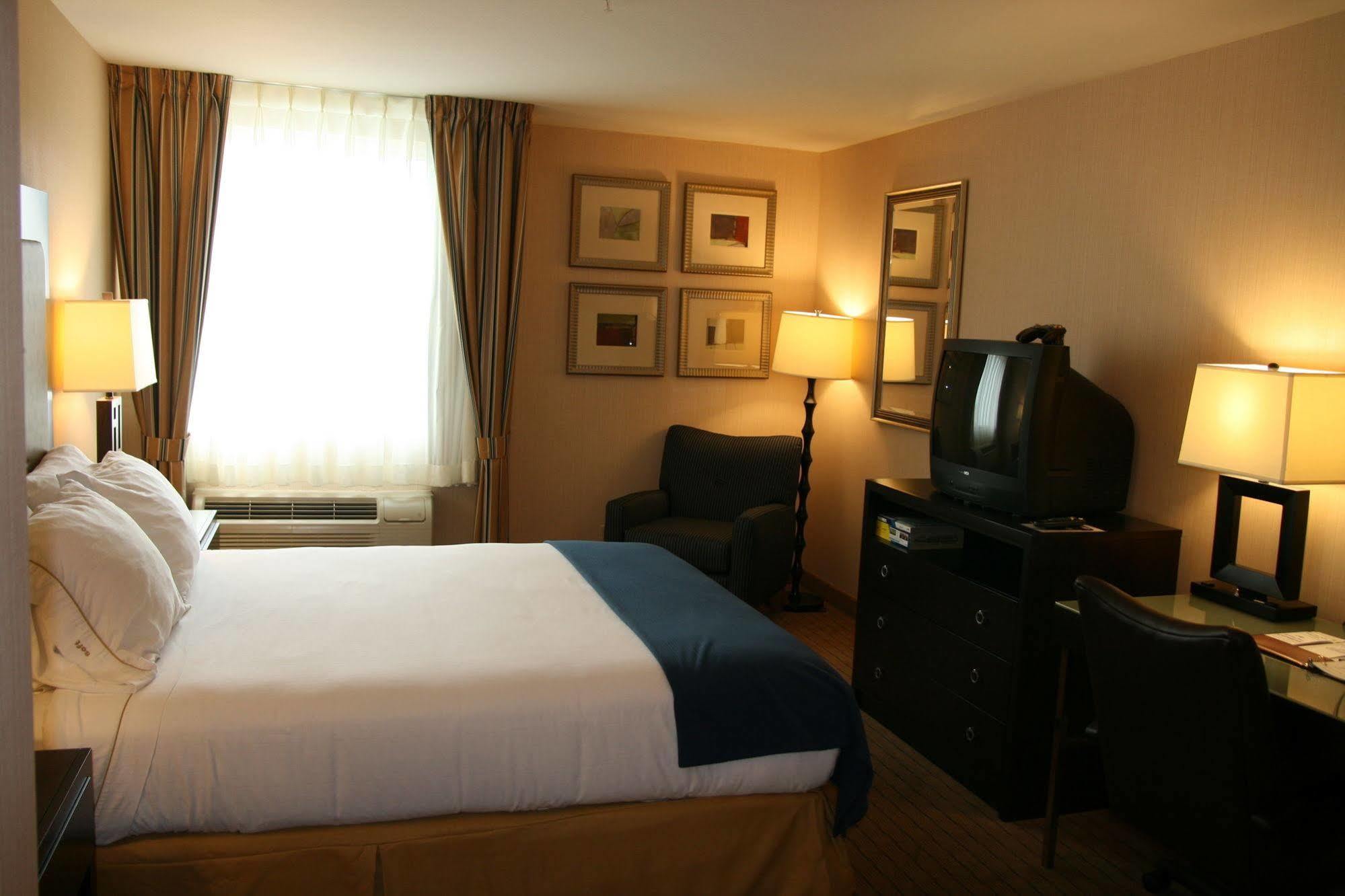 Holiday Inn Express Seattle - Sea-Tac Airport By Ihg SeaTac Exterior photo